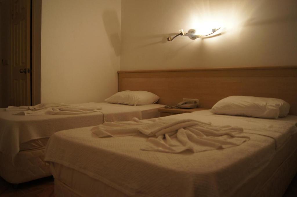 George & Dragon Beach Hotel 马尔马里斯 客房 照片