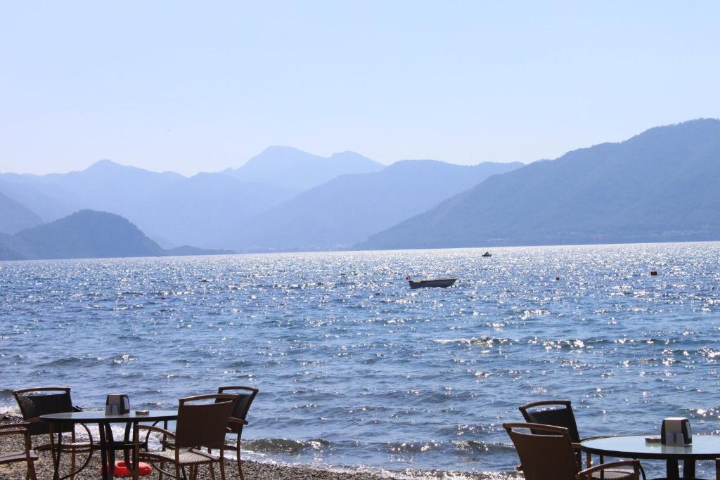 George & Dragon Beach Hotel 马尔马里斯 外观 照片