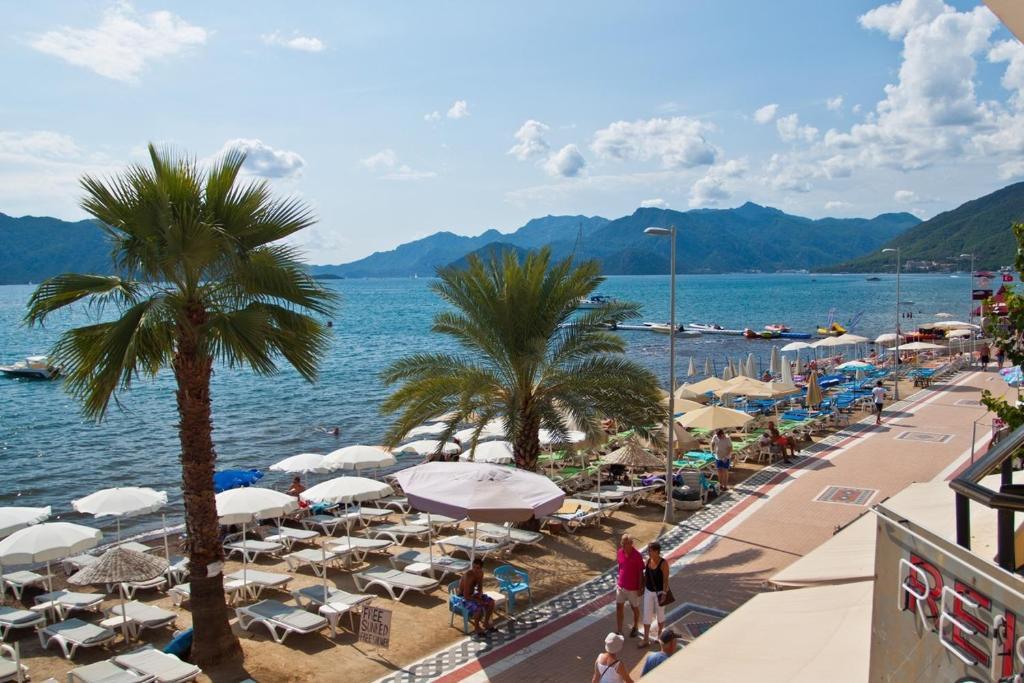 George & Dragon Beach Hotel 马尔马里斯 客房 照片
