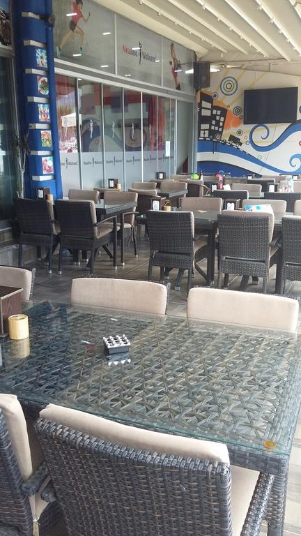 George & Dragon Beach Hotel 马尔马里斯 外观 照片