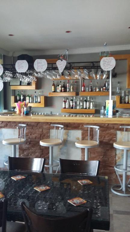 George & Dragon Beach Hotel 马尔马里斯 外观 照片