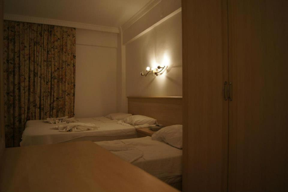 George & Dragon Beach Hotel 马尔马里斯 外观 照片