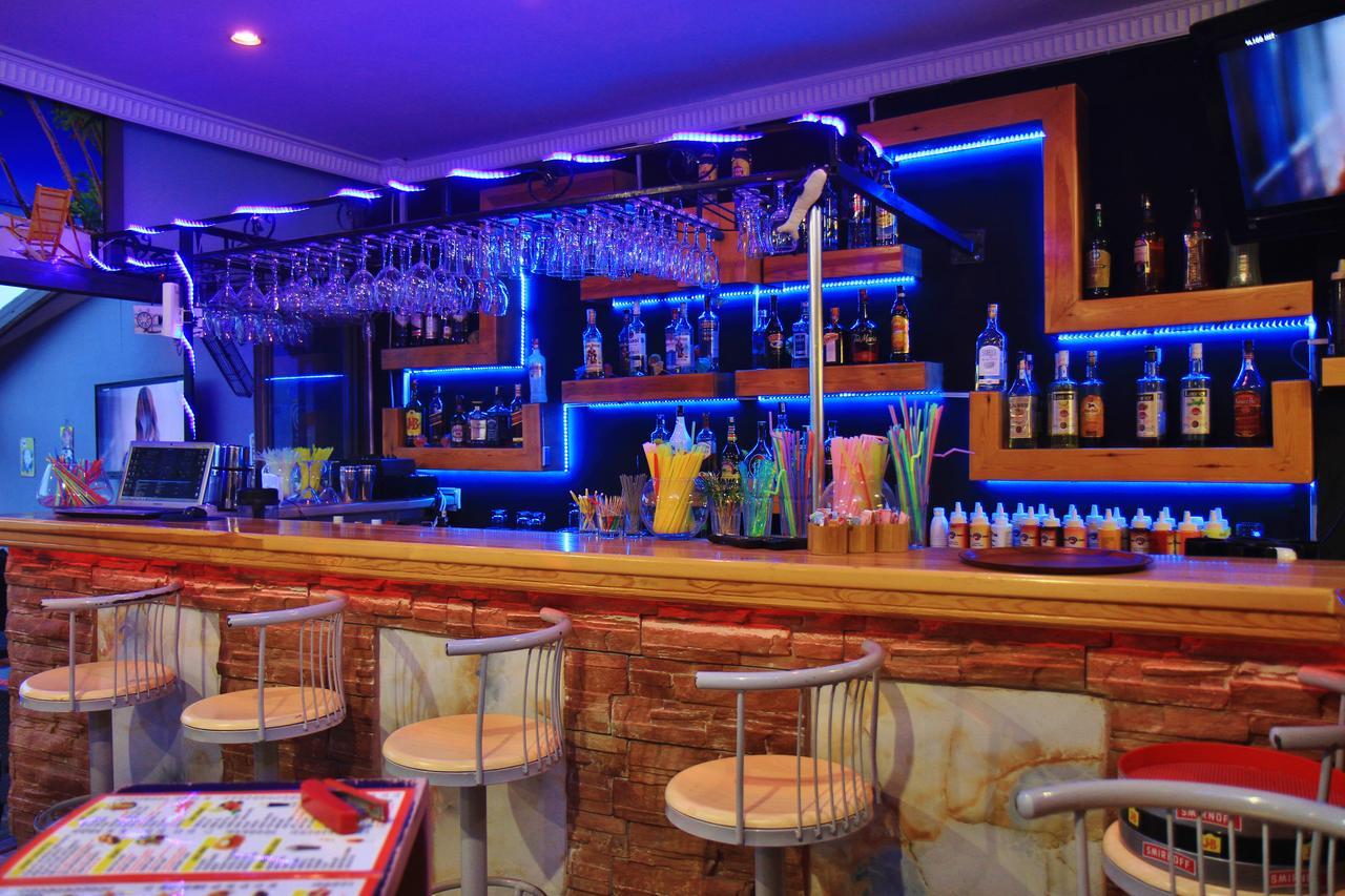 George & Dragon Beach Hotel 马尔马里斯 外观 照片