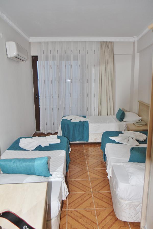 George & Dragon Beach Hotel 马尔马里斯 外观 照片