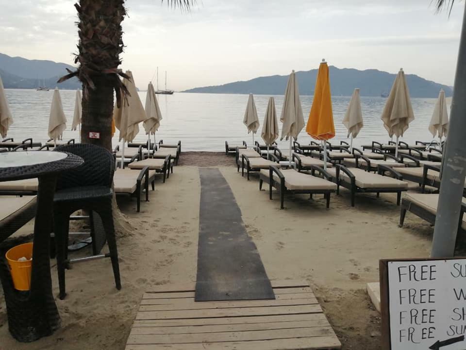 George & Dragon Beach Hotel 马尔马里斯 外观 照片
