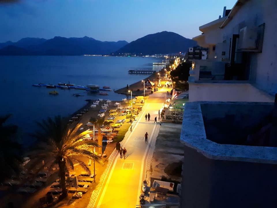 George & Dragon Beach Hotel 马尔马里斯 外观 照片