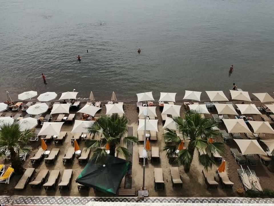 George & Dragon Beach Hotel 马尔马里斯 外观 照片