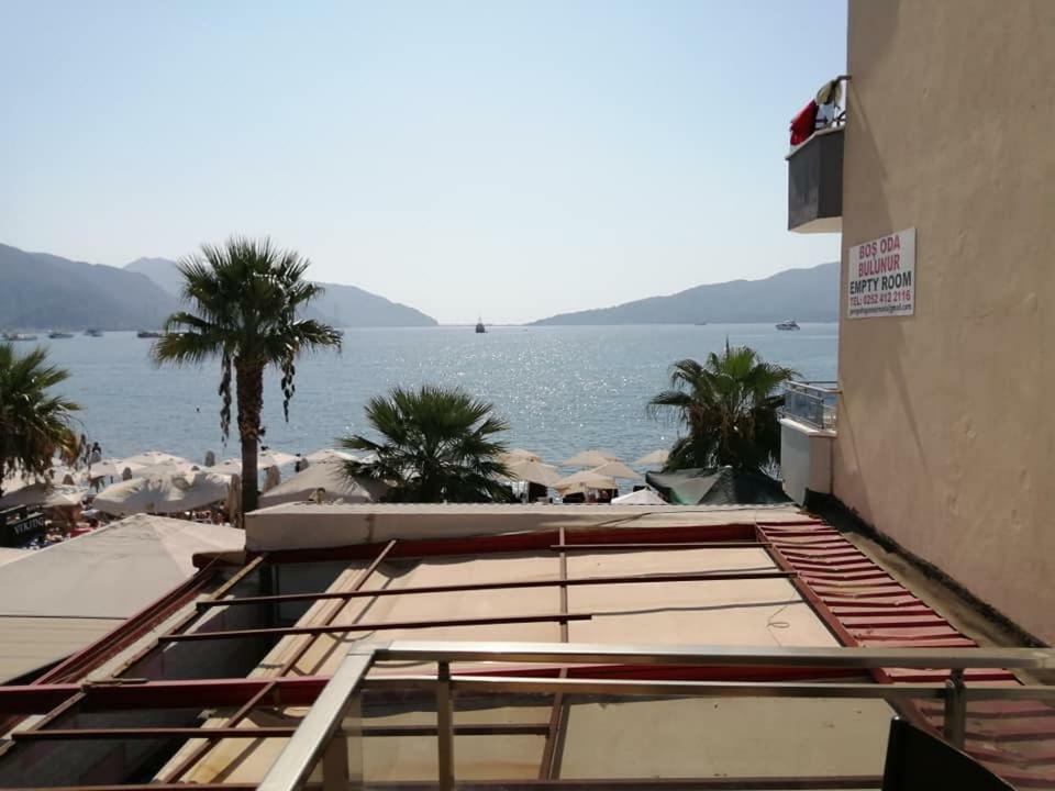 George & Dragon Beach Hotel 马尔马里斯 外观 照片